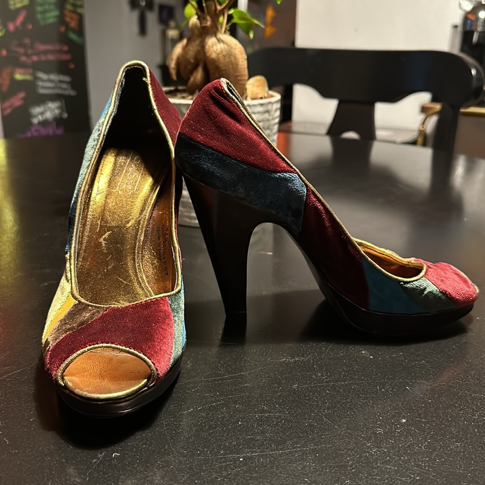 Velvet patch, coach peep toe high heels - Picture 3 of 12